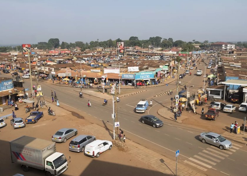 Vue d'un carrefour urbain animé en Afrique de l'Est